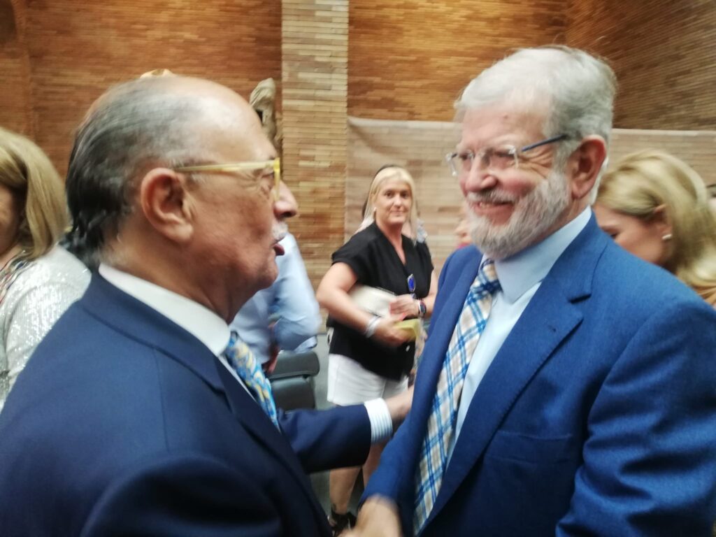 El Dr. Pedro Hidalgo con el expresidente de Extremadura Juan Carlos Rodriguez Ibarra