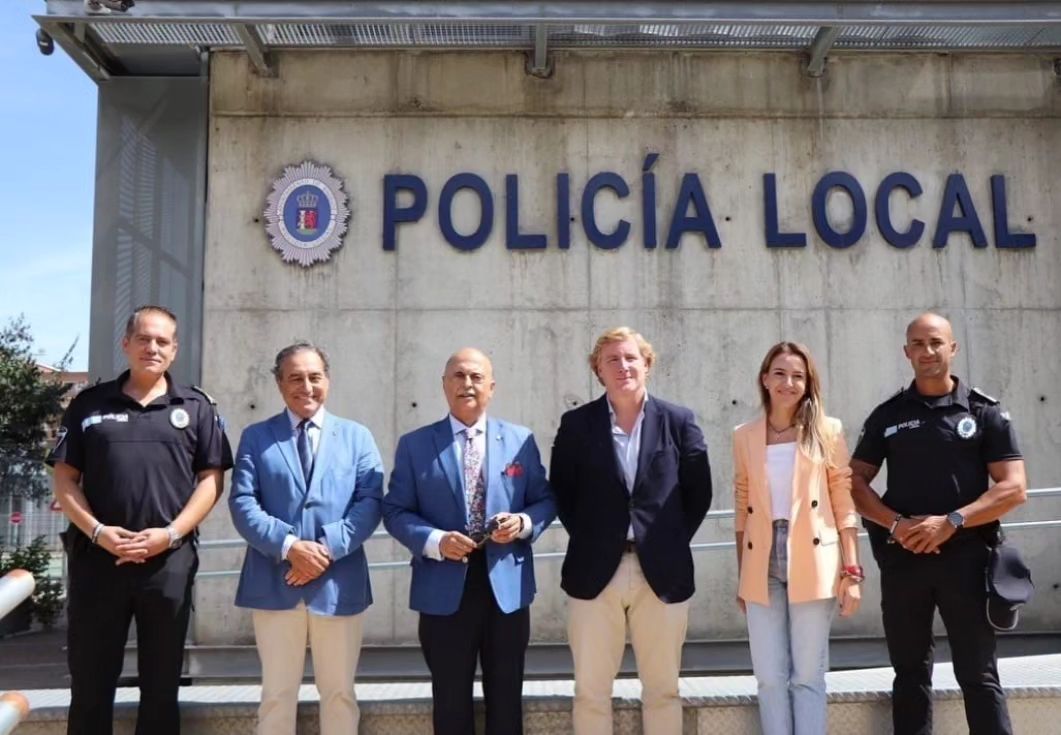 El presidente y el secretario del icomBA visitan la Jefatura de Policía Local de Badajoz