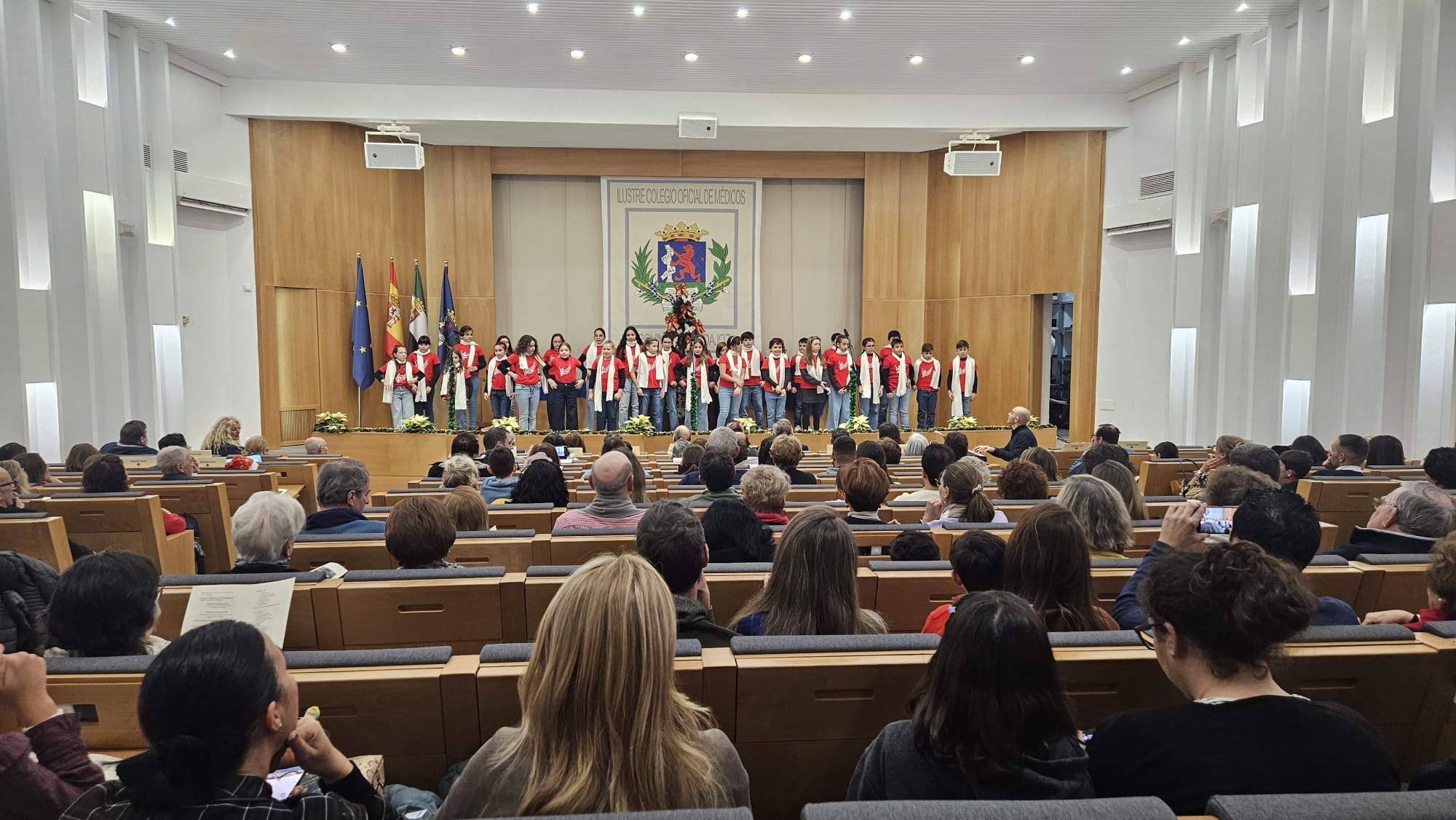 El Colegio de Médicos de Badajoz celebra su VI Festival icomBA de Villancicos